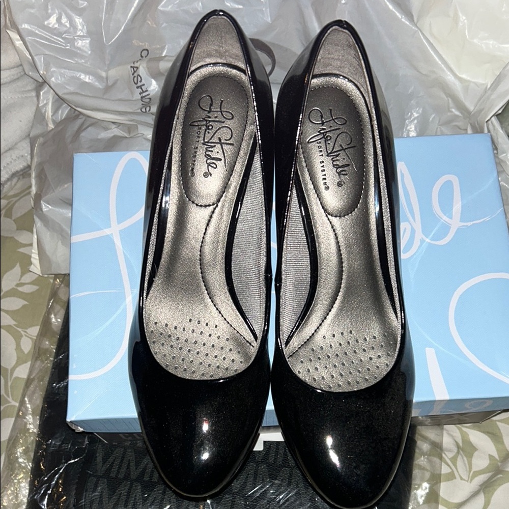 Life Stride Women's Black Pumps